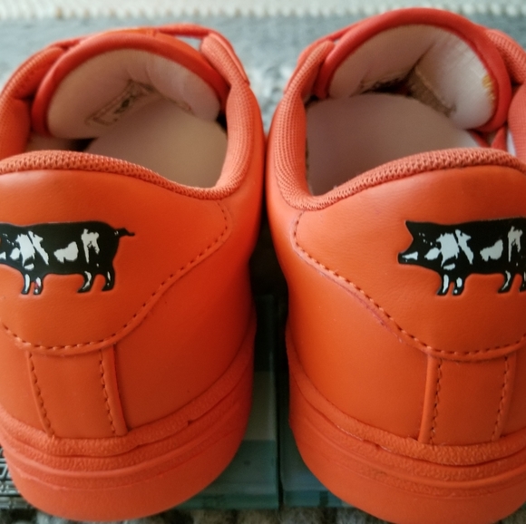 DC Spotted Pig Model - Picture 3 of 5